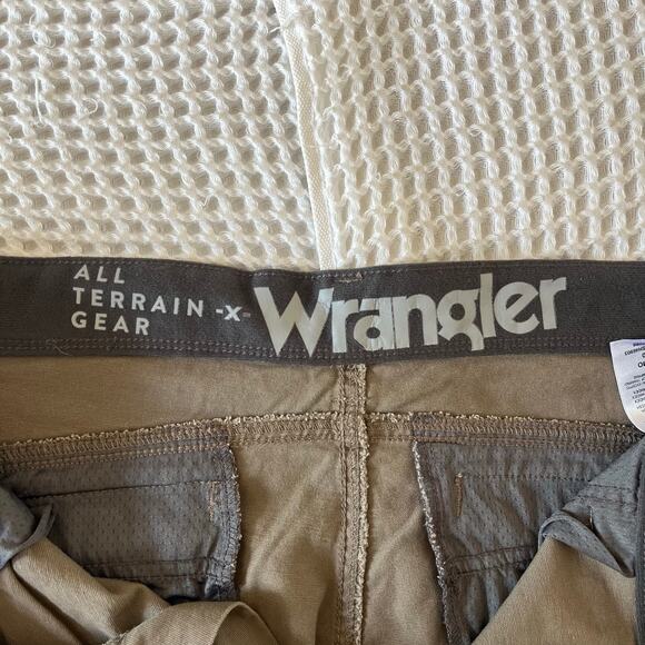 Wrangler ATG All Terrain Gear Pants Men’s 38x30 Khaki Stretch Outdoor Hiking - Picture 4 of 8